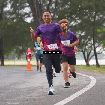 Runner Photo 8427912