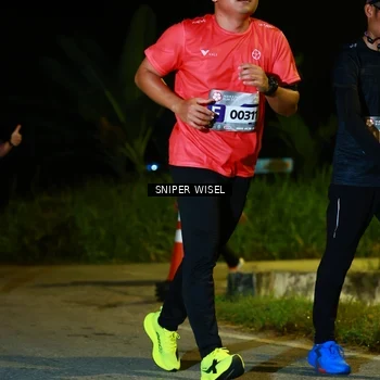 Runner Photo 8430671