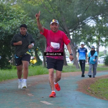 Runner Photo 8442210