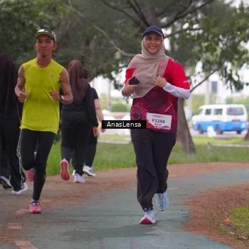 Runner Photo 8443171