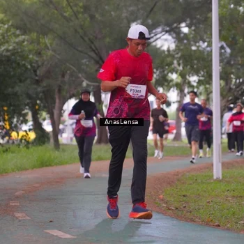 Runner Photo 8443592
