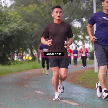 Runner Photo 8443676