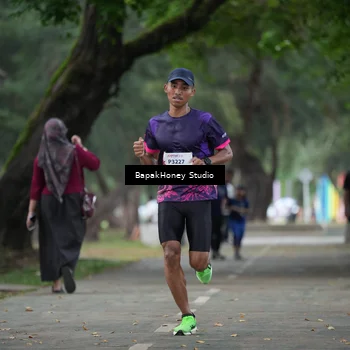 Runner Photo 8460400