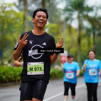 Runner Photo 8476083