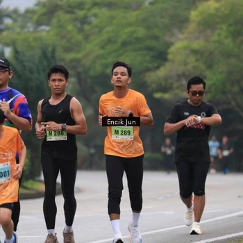 Runner Photo 8503042