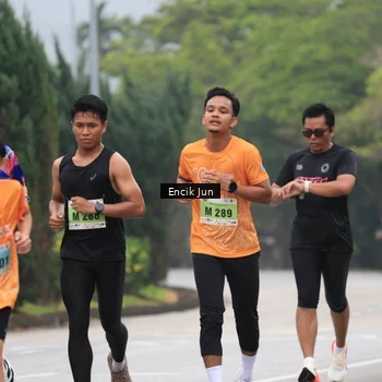 Runner Photo 8503051