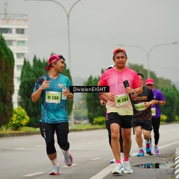 Runner Photo 8503072