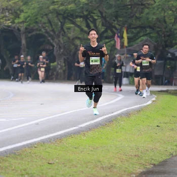 Runner Photo 8504044