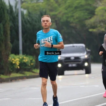 Runner Photo 8504100