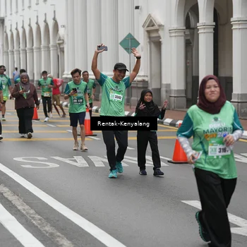 Runner Photo 8536312