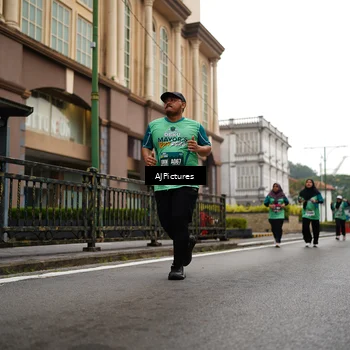 Runner Photo 8542253