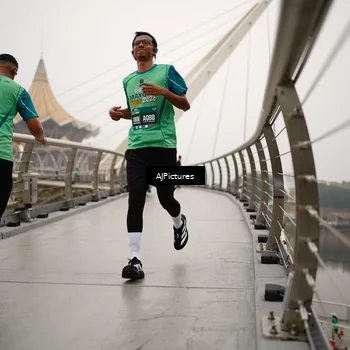 Runner Photo 8543656