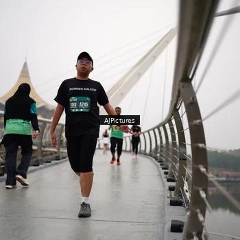 Runner Photo 8543675