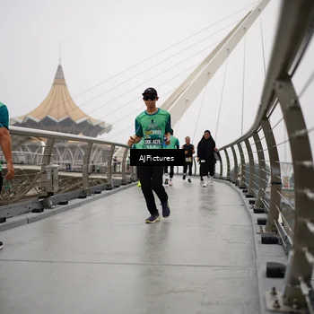 Runner Photo 8543756