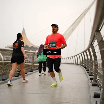 Runner Photo 8543875