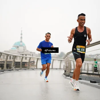 Runner Photo 8545003