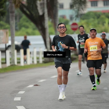 Runner Photo 8555417