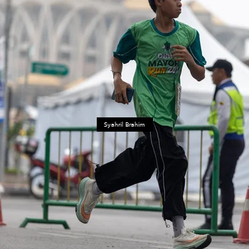 Runner Photo 8556251