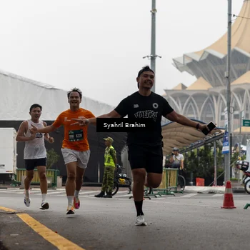 Runner Photo 8556261