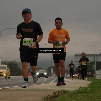 Runner Photo 8558031