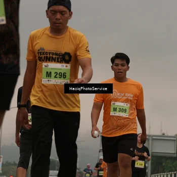 Runner Photo 8558117