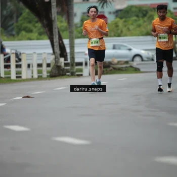 Runner Photo 8565311