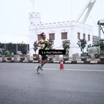 Runner Photo 8567102