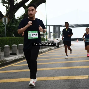Runner Photo 8572914