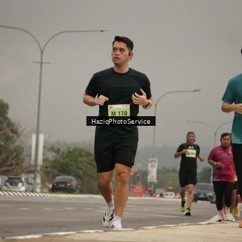 Runner Photo 8573553