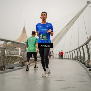Runner Photo 8589934