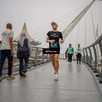 Runner Photo 8590024