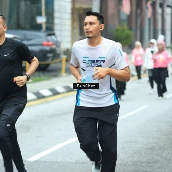 Runner Photo 8624285