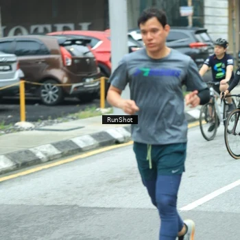 Runner Photo 8624912
