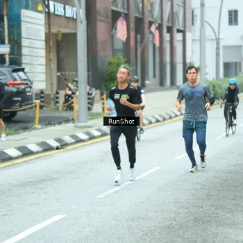 Runner Photo 8624914
