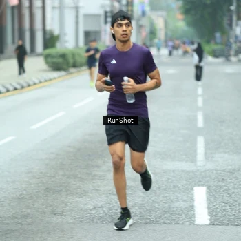 Runner Photo 8625003