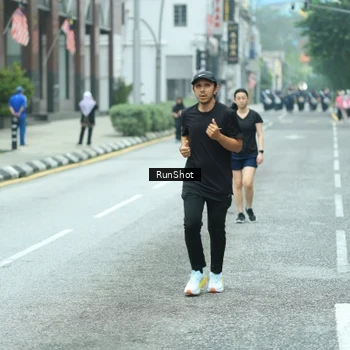 Runner Photo 8630134