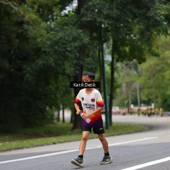 Runner Photo 8710117
