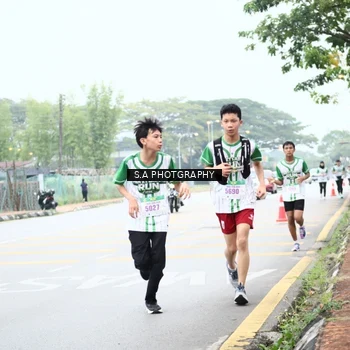 Runner Photo 8715003