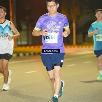 Runner Photo 8794002