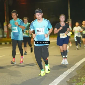 Runner Photo 8794244