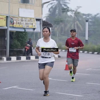 Runner Photo 8811004