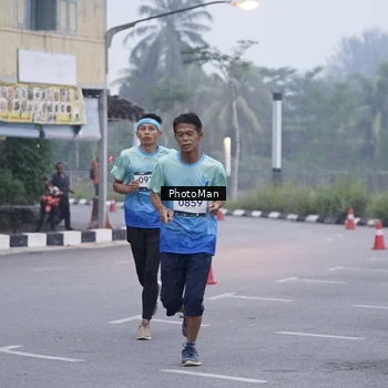 Runner Photo 8812113