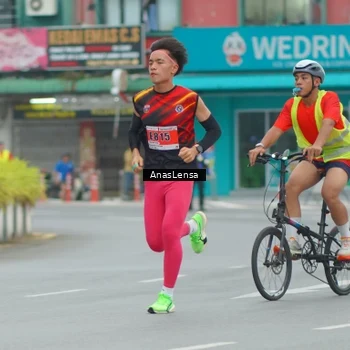Runner Photo 8812706