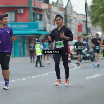 Runner Photo 8812921