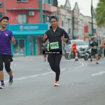 Runner Photo 8812925