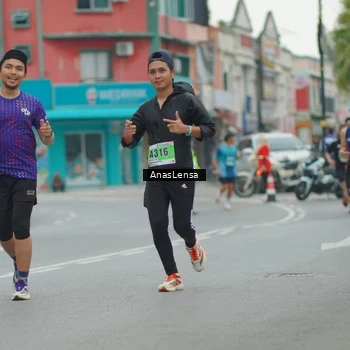 Runner Photo 8812941