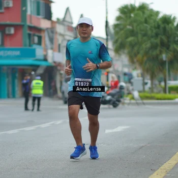 Runner Photo 8817353