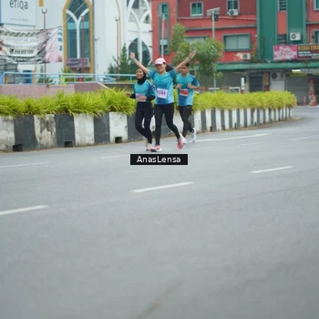 Runner Photo 8817488