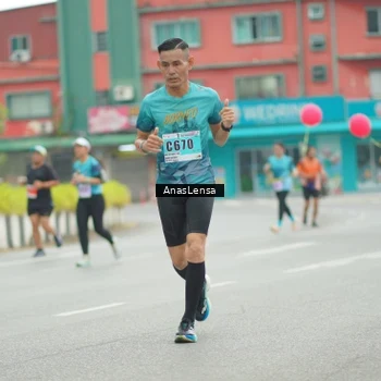 Runner Photo 8817713