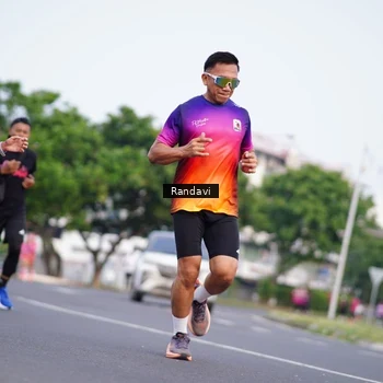 Runner Photo 8817758